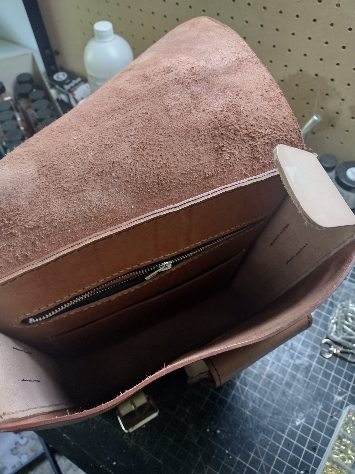 MESSENGER BAG