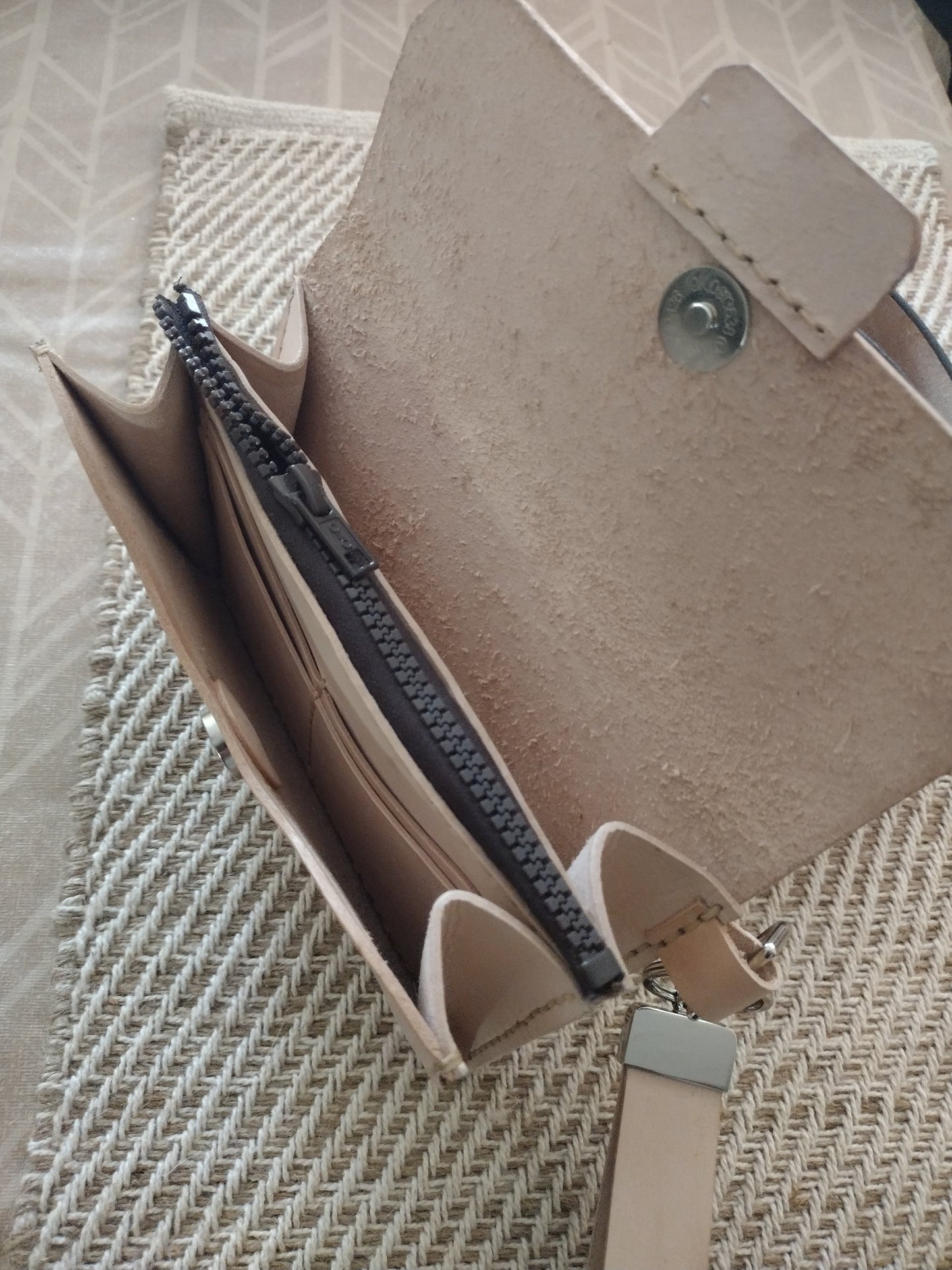 WOMENS WALLET WITH WRIST STRAP